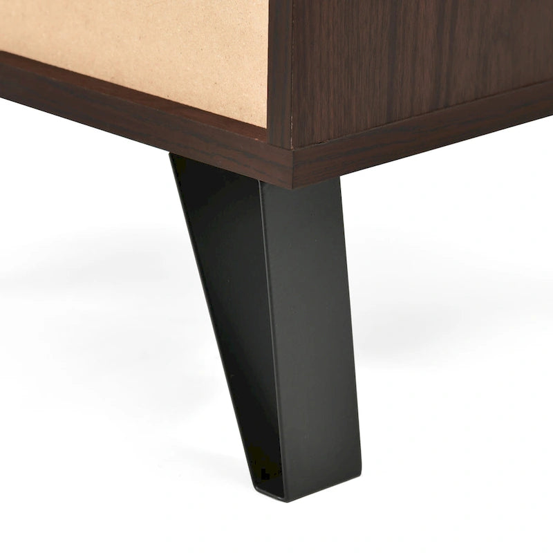 Table de chevet haute avec tiroir et étagère ouverte, finition noyer et pieds noirs mats