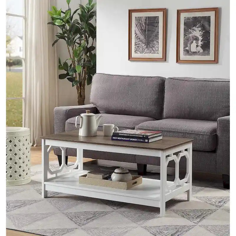 Table basse à 2 plateaux avec côtés ajourés géométriques et étagère inférieure