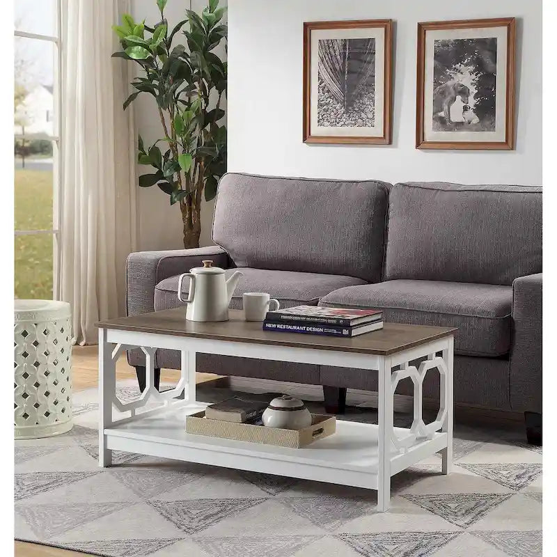 Table basse à 2 plateaux avec côtés ajourés géométriques et étagère inférieure