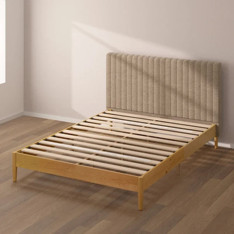 Cadre de lit plateforme en bois avec tête de lit capitonnée à canaux