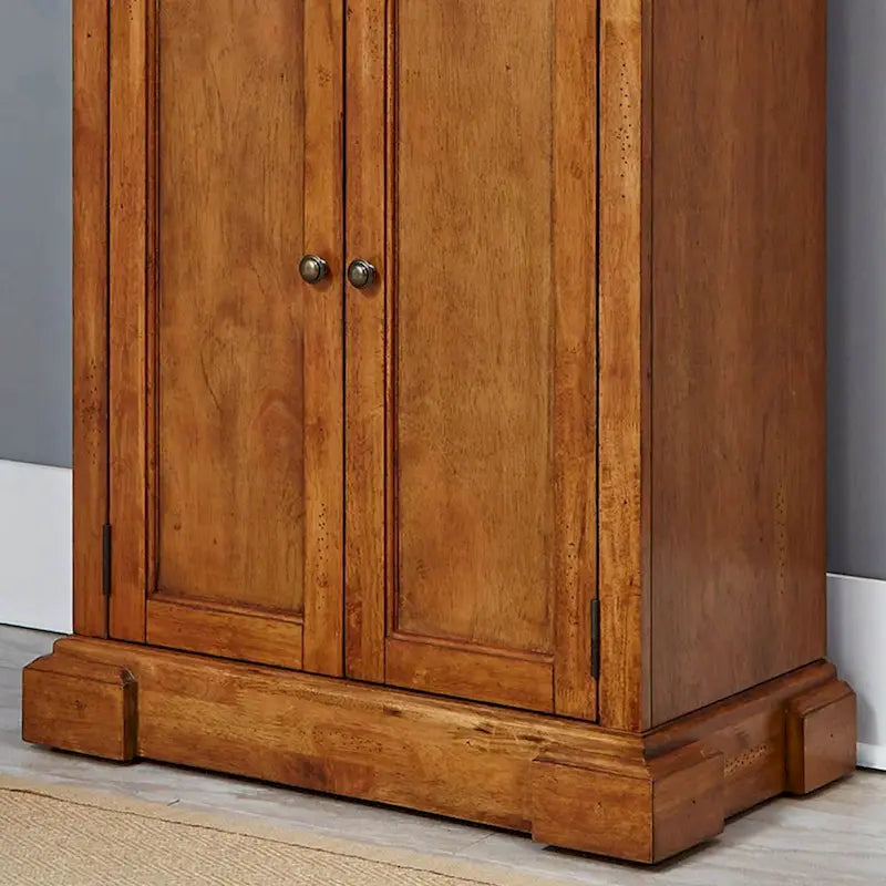Garde-manger en chêne vieilli de 183 cm avec portes sculptées et étagères réglables