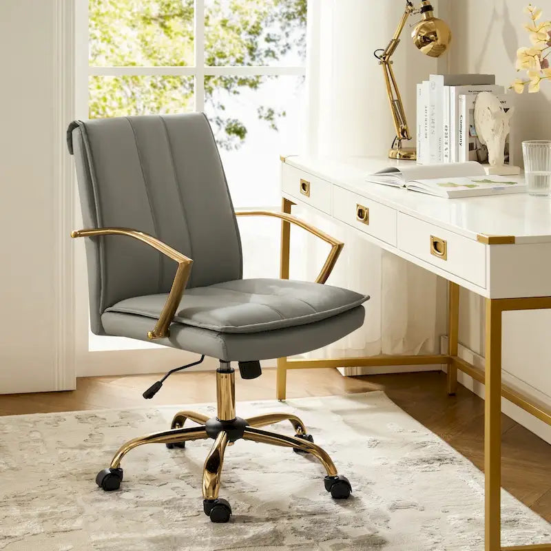 Fauteuil de bureau à bascule moderne avec piètement en métal doré et revêtement en similicuir