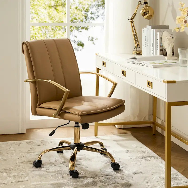 Fauteuil de bureau à bascule moderne avec piètement en métal doré et revêtement en similicuir